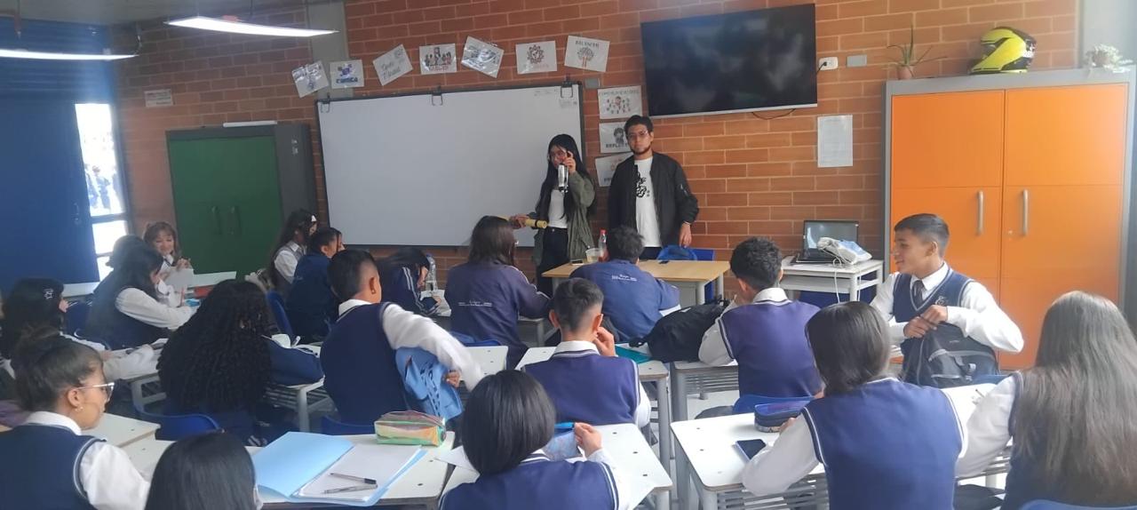 Estudiantes del Colegio Grancolombiano. Taller: Pensar la física desde otras visiones.