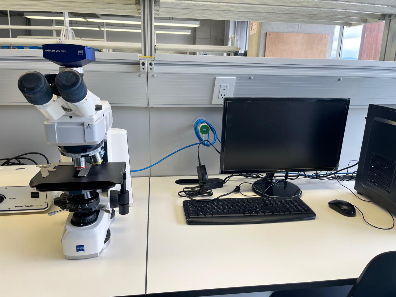 Microscopio Triocular Zeiss, Modelo Axio Scope A1