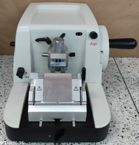 Micrótomo Leica modelo RM 2125RT